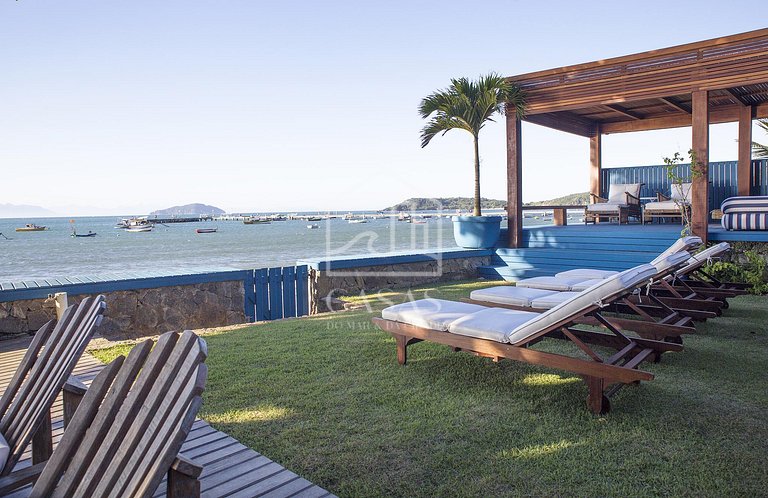 Beautiful house with six suites, facing the sea, with the mo