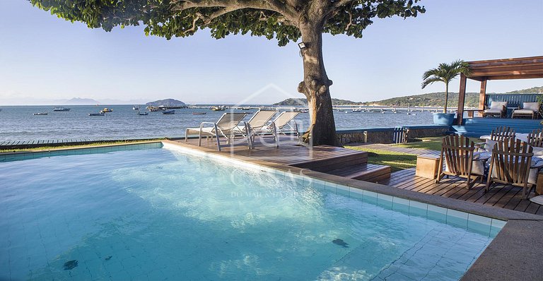 Beautiful house with six suites, facing the sea, with the mo