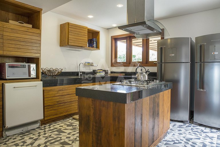 Espetacular casa com cinco suítes, com vista privilegiada pa