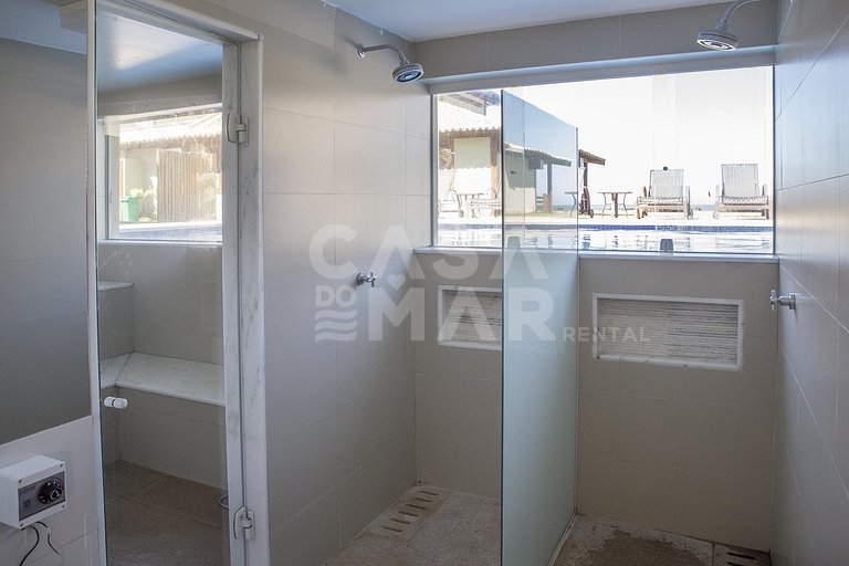 Linda casa com quatro quartos, de frente para o mar