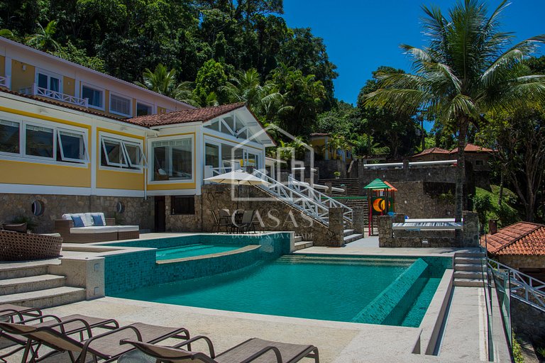 Beautiful villa with exclusive beach, seven suites in a cond