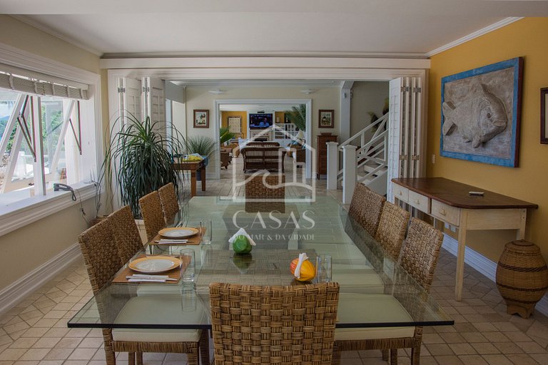 Beautiful villa with exclusive beach, seven suites in a cond