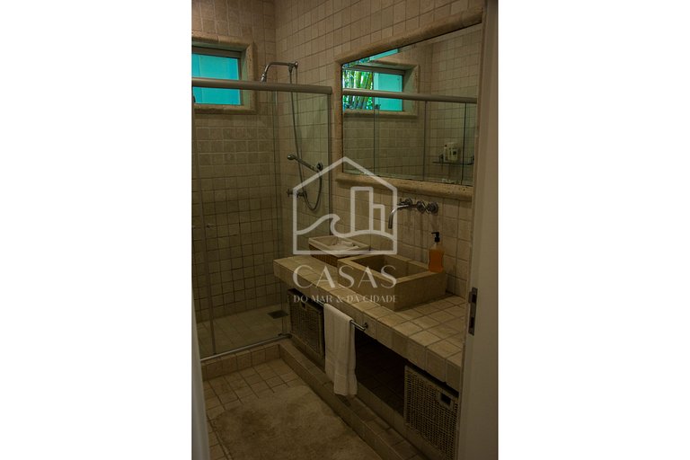Beautiful villa with exclusive beach, seven suites in a cond