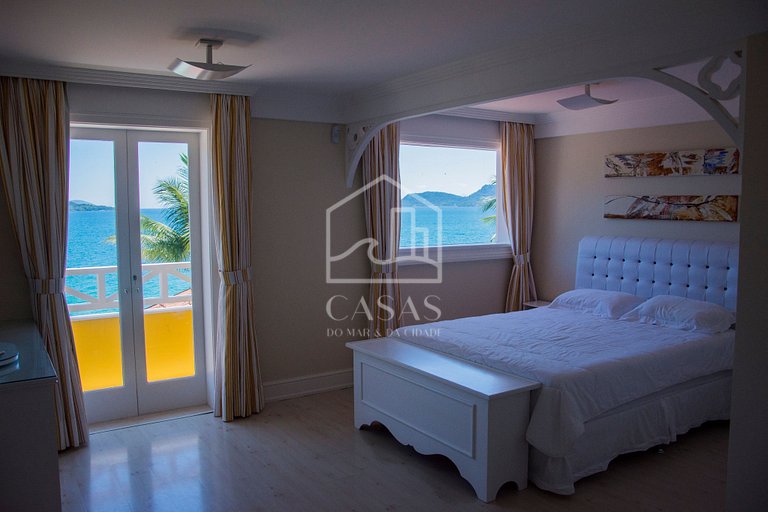 Beautiful villa with exclusive beach, seven suites in a cond