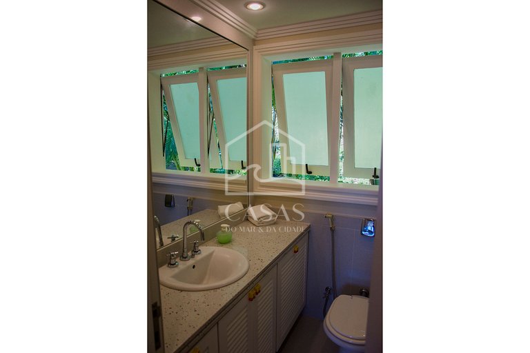 Beautiful villa with exclusive beach, seven suites in a cond