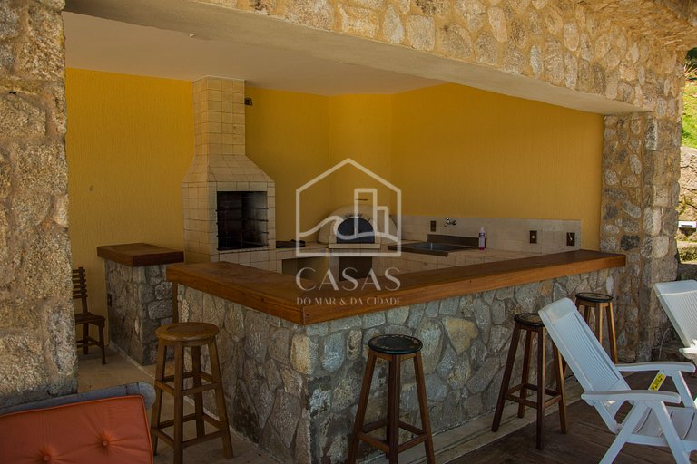 Beautiful villa with exclusive beach, seven suites in a cond