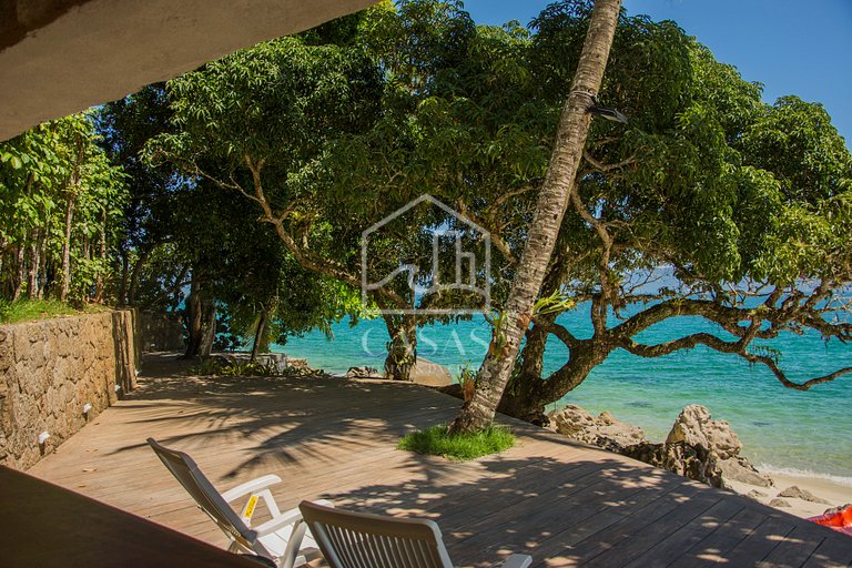 Beautiful villa with exclusive beach, seven suites in a cond