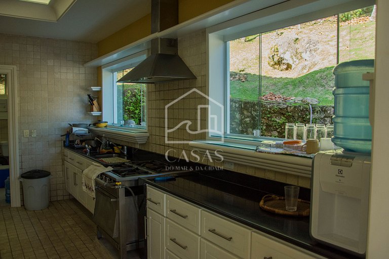 Beautiful villa with exclusive beach, seven suites in a cond