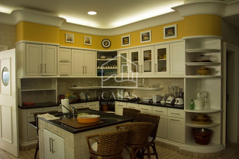 Beautiful villa with exclusive beach, seven suites in a cond