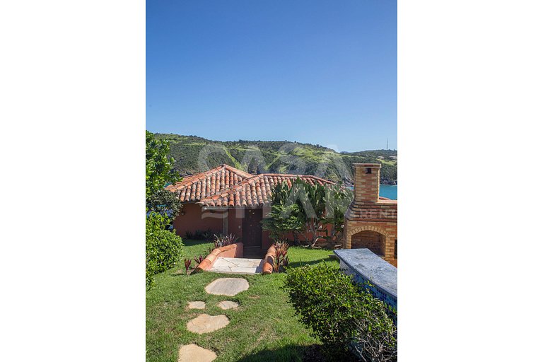 Linda casa, no costão da Ferradura, com vista espetacular