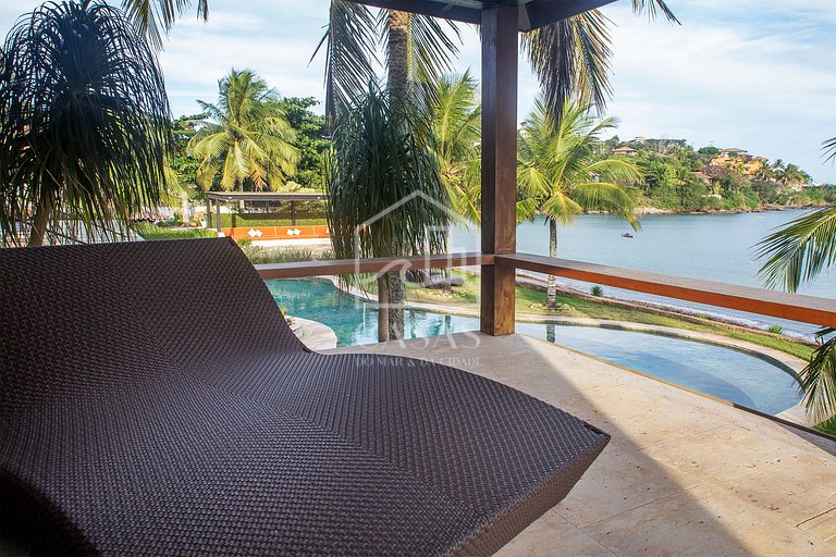 Beautiful Villa with nine large suites, standing on the sand