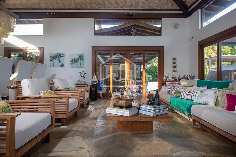 Beautiful Villa with nine large suites, standing on the sand