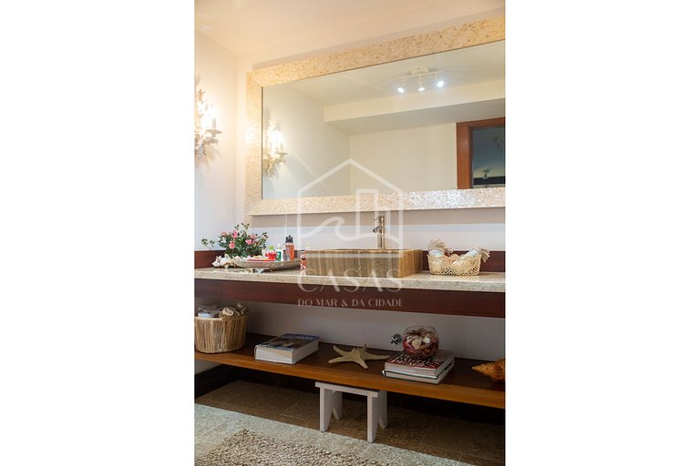 Beautiful Villa with nine large suites, standing on the sand