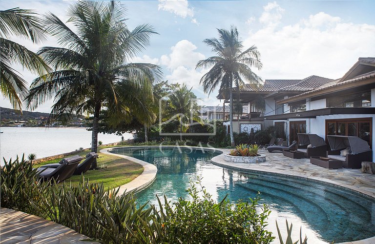 Beautiful Villa with nine large suites, standing on the sand