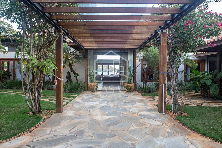Beautiful Villa with nine large suites, standing on the sand