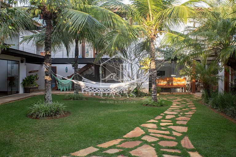 Beautiful Villa with nine large suites, standing on the sand