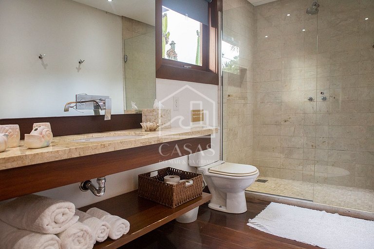 Beautiful Villa with nine large suites, standing on the sand