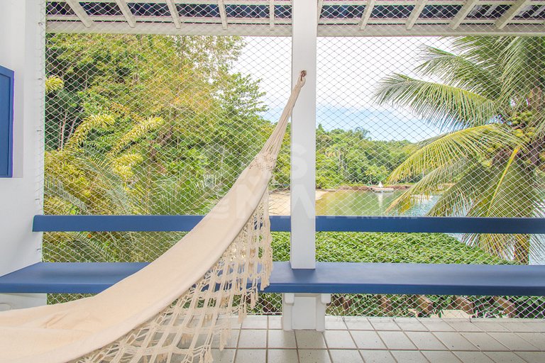 Casa com sete suítes, praia privativa com lancha