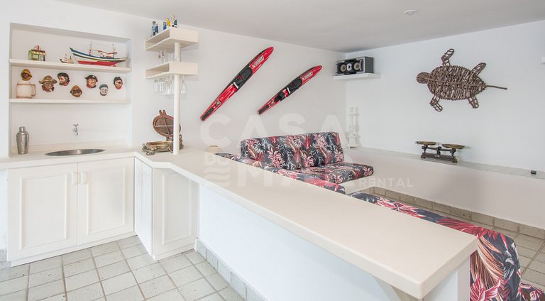 Linda casa, seis suítes em condomínio, com deck de 25m2