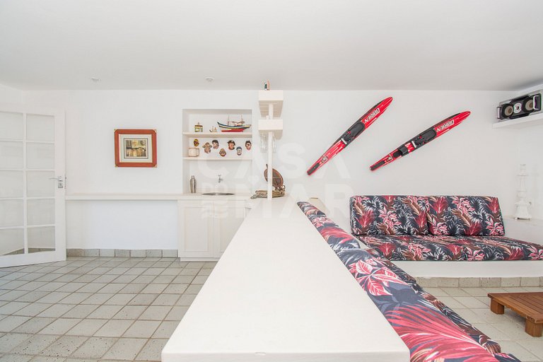 Linda casa, seis suítes em condomínio, com deck de 25m2