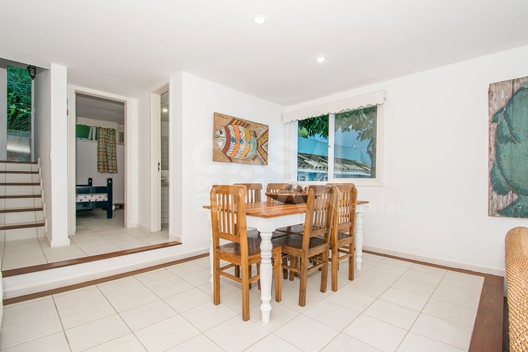Linda casa, seis suítes em condomínio, com deck de 25m2
