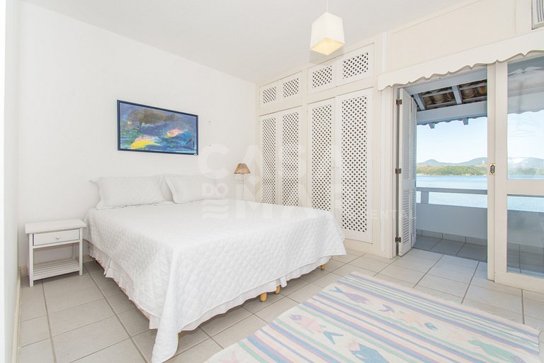 Linda casa, seis suítes em condomínio, com deck de 25m2