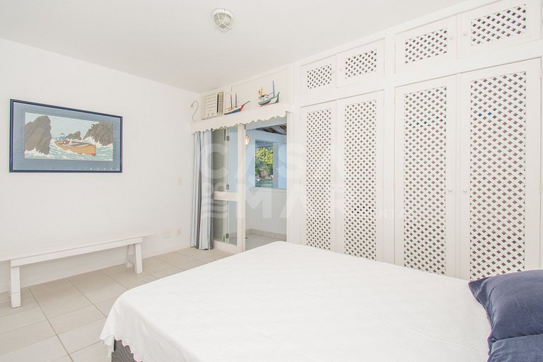 Linda casa, seis suítes em condomínio, com deck de 25m2