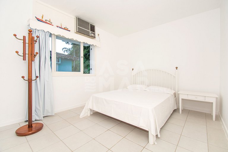 Linda casa, seis suítes em condomínio, com deck de 25m2