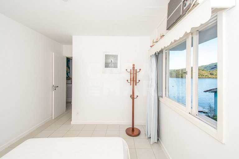 Linda casa, seis suítes em condomínio, com deck de 25m2