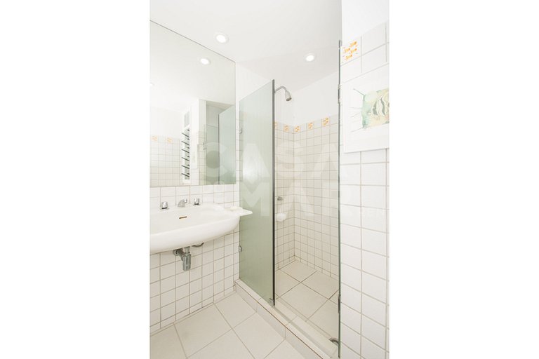 Linda casa, seis suítes em condomínio, com deck de 25m2