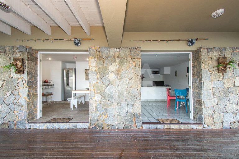 Linda casa, seis suítes em condomínio, com deck de 25m2