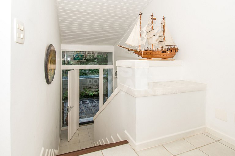 Linda casa, seis suítes em condomínio, com deck de 25m2