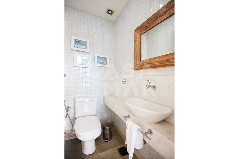 Casa com quatro suítes, piscina, espaço gourmet, jacuzzi