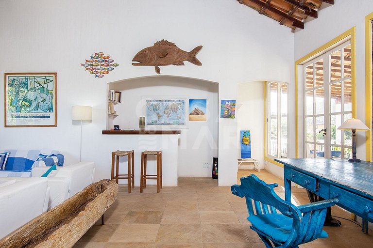 Casa na Praia do Canto, com cinco suítes, e vista mar