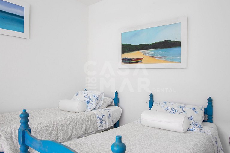 Casa na Praia do Canto, com cinco suítes, e vista mar