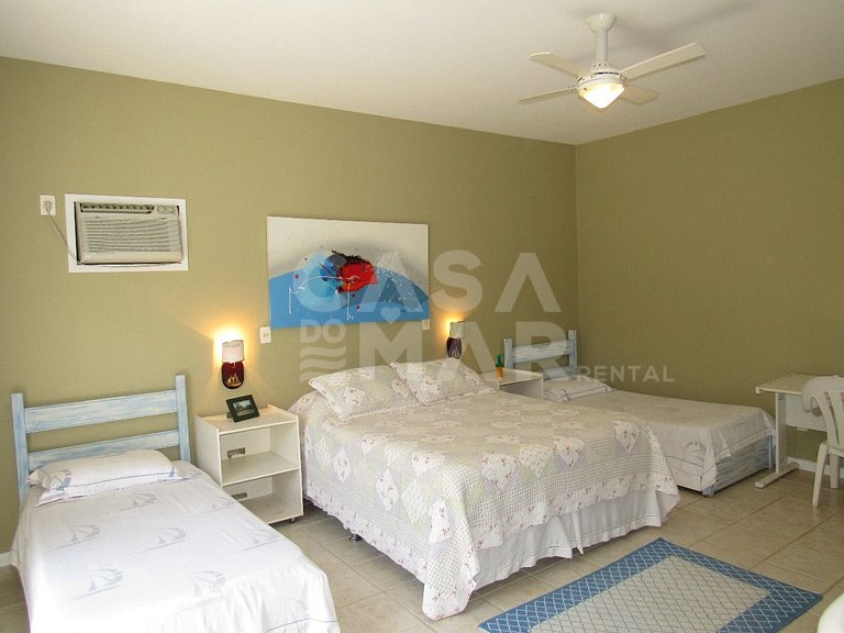 Casa com quatro suítes no Frade com piscina e churrasqueira