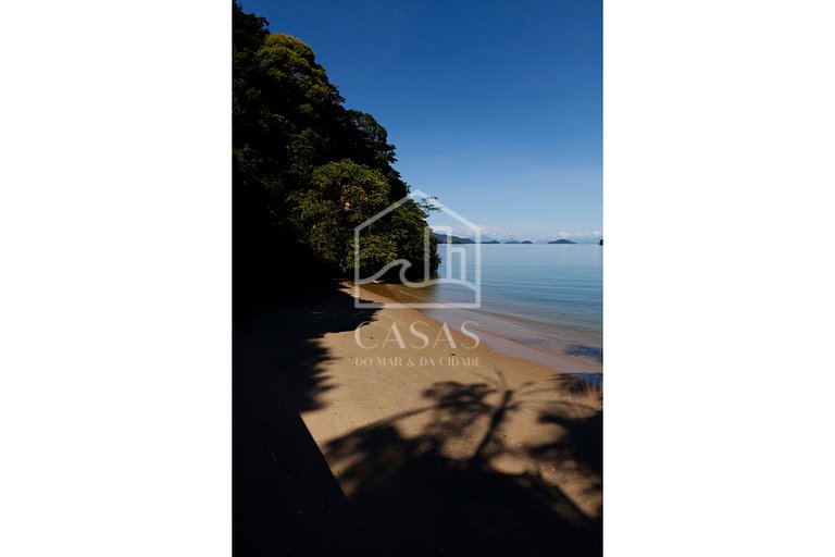 Villa with five suites on a private island - Princess Island