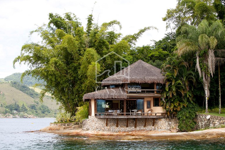 Villa with five suites on a private island - Princess Island