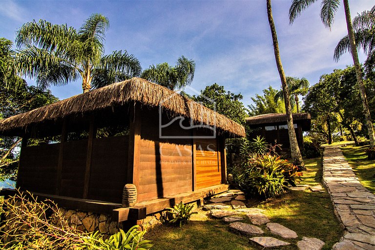 Beautiful private island with five spacious suites