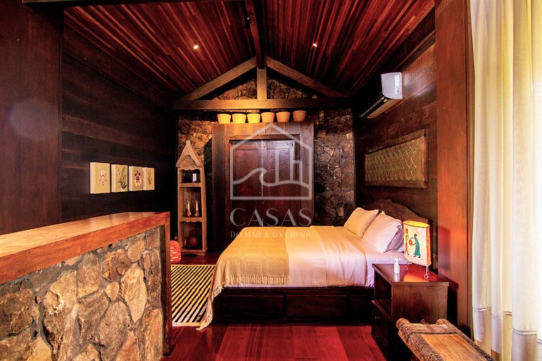 Beautiful private island with five spacious suites