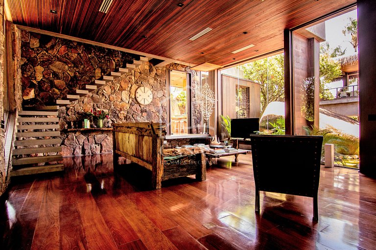 Beautiful private island with five spacious suites