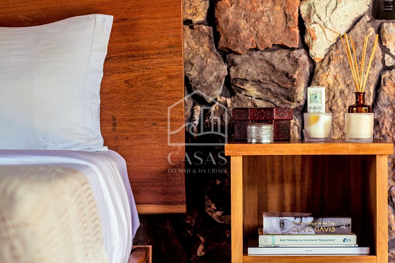 Beautiful private island with five spacious suites
