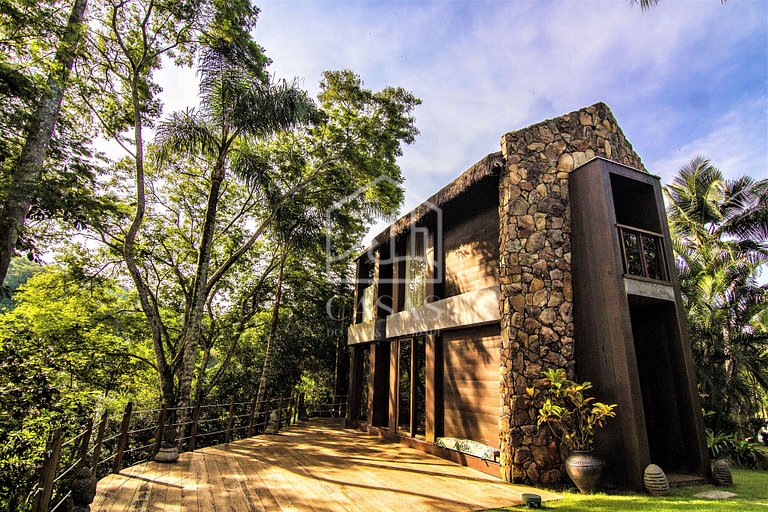 Beautiful private island with five spacious suites