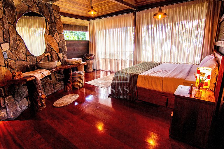 Beautiful private island with five spacious suites