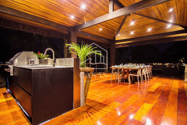 Beautiful private island with five spacious suites