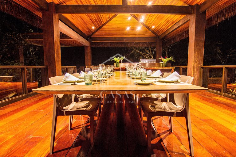 Beautiful private island with five spacious suites