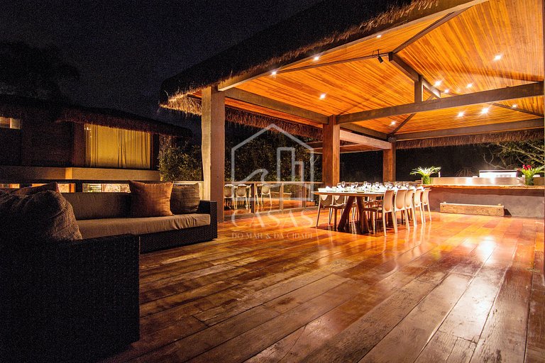 Beautiful private island with five spacious suites
