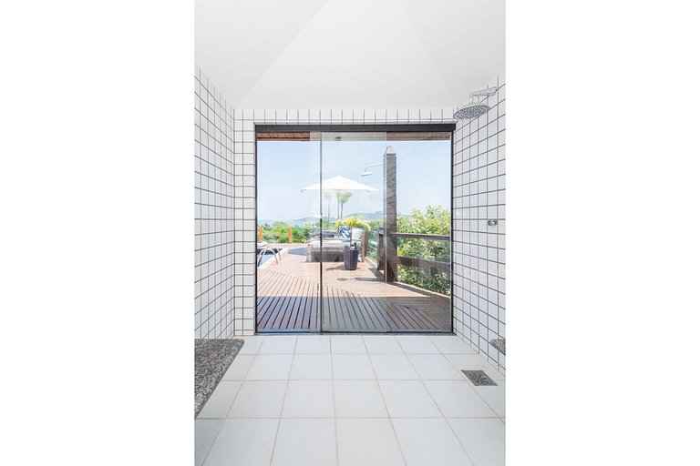 Linda casa com sete suítes, com vista panorâmica para Praia
