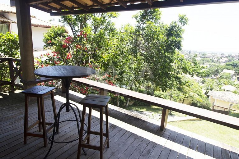 Ótima casa, com três quartos, localizada em Búzios