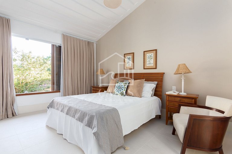 Beautiful house, with six suites, in condominium seafront